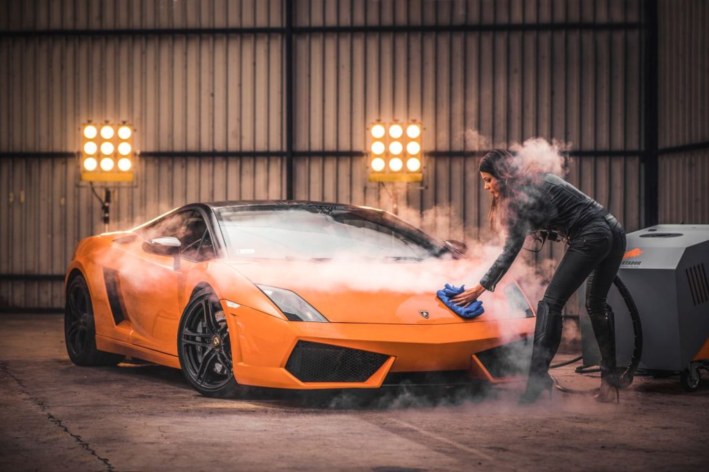 5 Advantages of Steam Cleaning Your Car